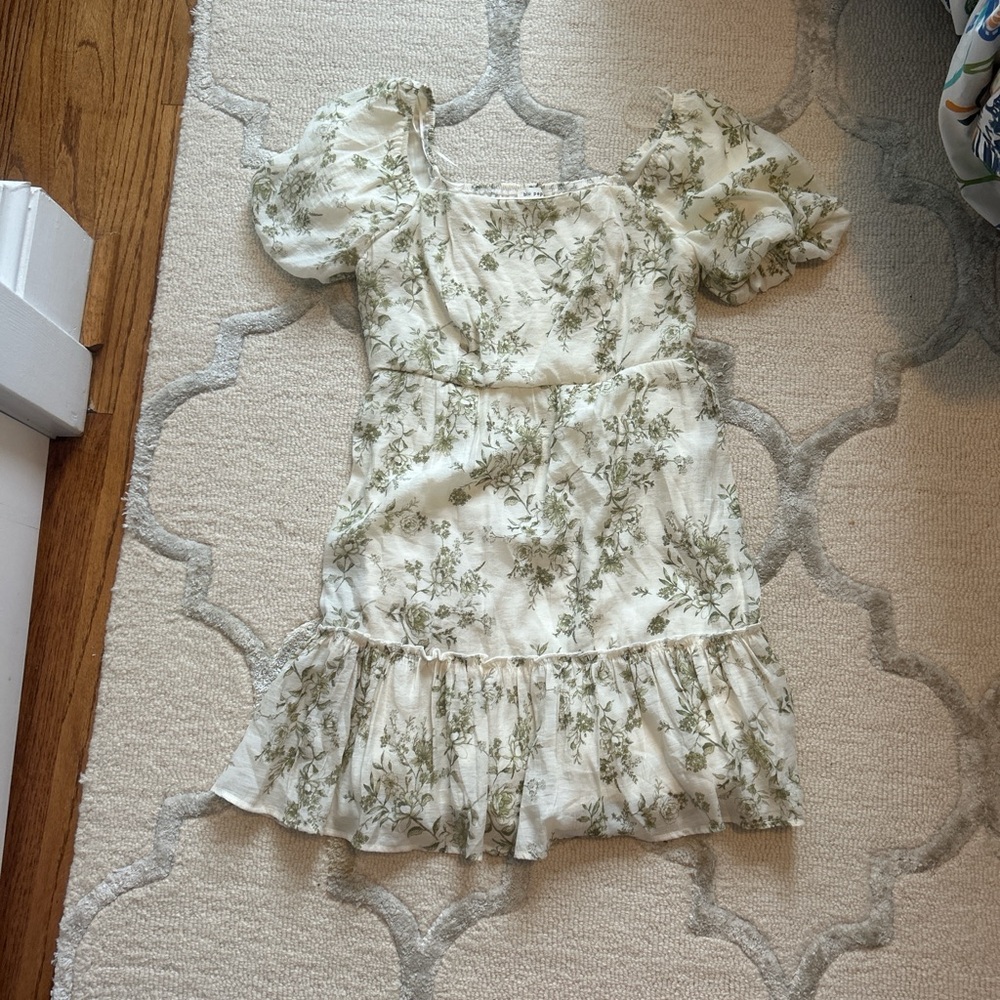 Blu Pepper Cream and Green Textured Fabric